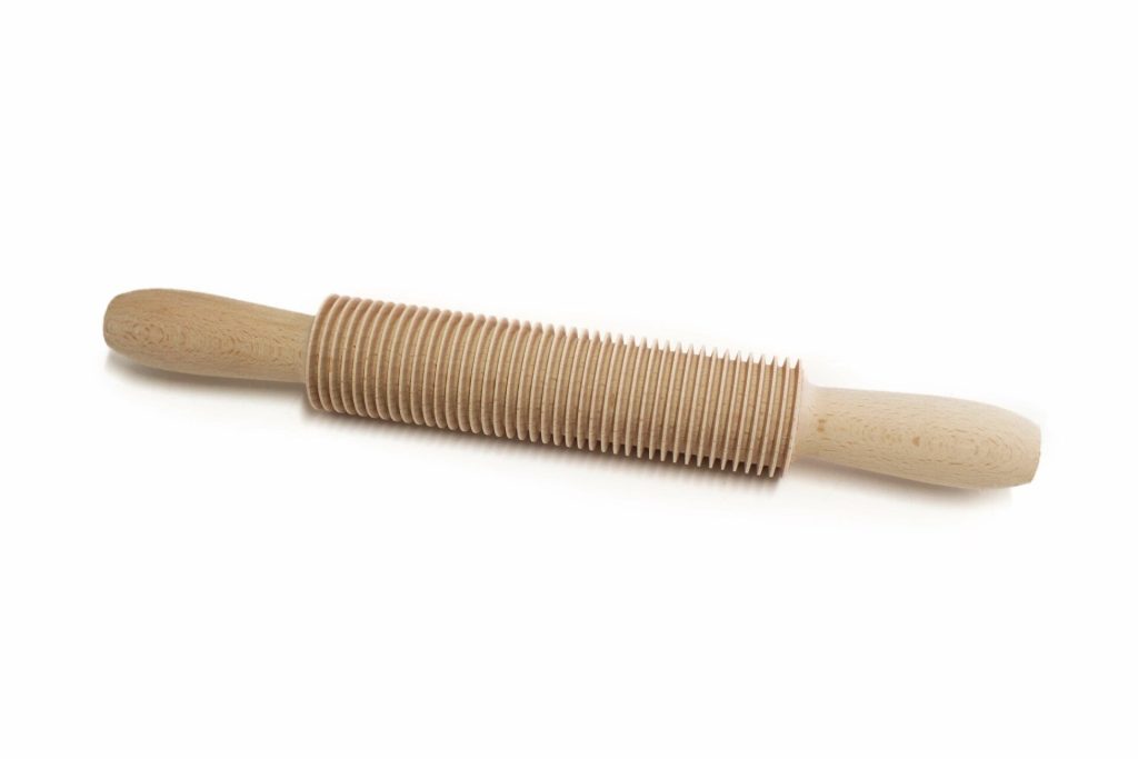 mattarello tagliapasta in legno per spaghetti
