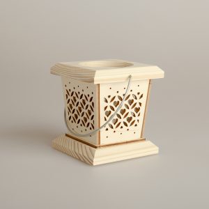 lanterna in legno traforato con vasetto in vetro e candela decoro cuori
