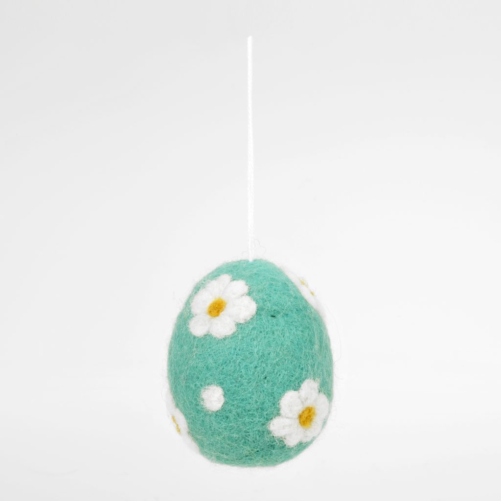 decoro di pasqua made in Nepal uovo a righe in feltro di lana fatto a mano margherita